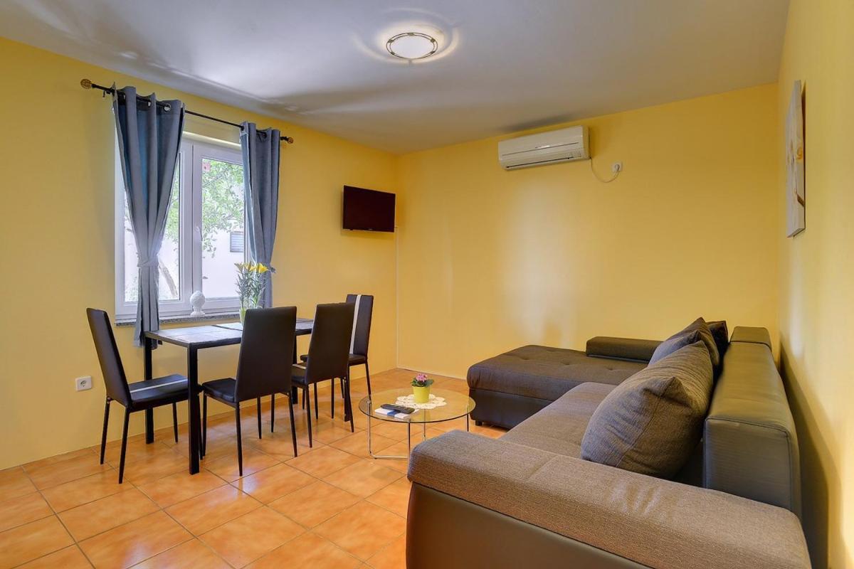 Apartments Puntica Ližnjan 外观 照片